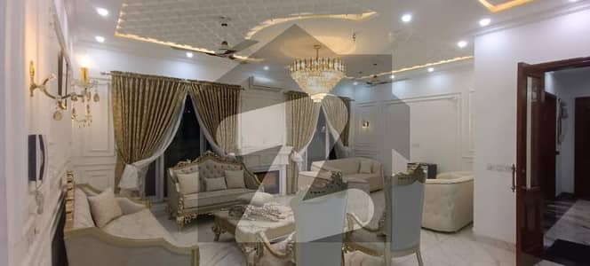 ڈی ایچ اے فیز 7 ڈیفنس (ڈی ایچ اے),لاہور میں 6 کمروں کا 1 کنال مکان 5.5 لاکھ میں کرایہ پر دستیاب ہے۔