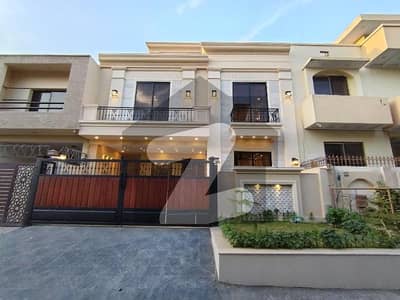 جی ۔ 13/4 جی ۔ 13,اسلام آباد میں 10 مرلہ رہائشی پلاٹ 5.6 کروڑ میں برائے فروخت۔