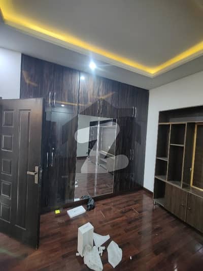 ایڈن بولیوارڈ ہاؤسنگ سکیم کالج روڈ,لاہور میں 7 کمروں کا 5 مرلہ مکان 1.2 لاکھ میں کرایہ پر دستیاب ہے۔