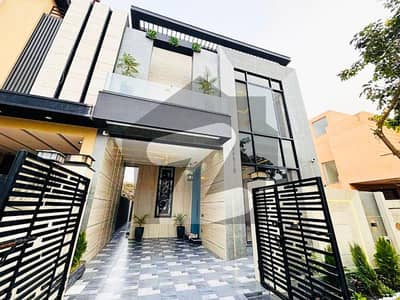 5 MARLA MODERN HOUSE FOR SALE IN DHA 9 TOWN.