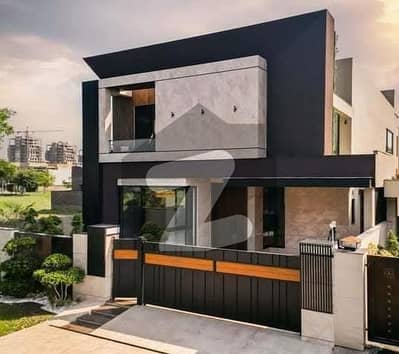 ڈی ایچ اے فیز 6 ڈیفنس (ڈی ایچ اے),لاہور میں 4 کمروں کا 10 مرلہ مکان 5.5 کروڑ میں برائے فروخت۔