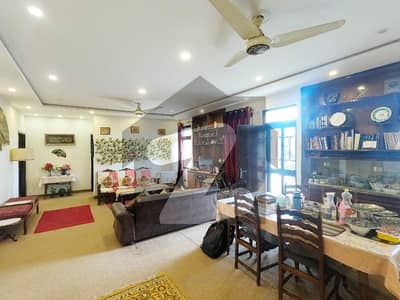 عسکری 5 عسکری,لاہور میں 3 کمروں کا 10 مرلہ فلیٹ 2.85 کروڑ میں برائے فروخت۔