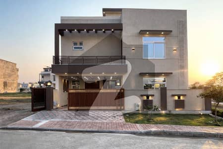 بحریہ ٹاؤن فیز 8 بحریہ ٹاؤن راولپنڈی,راولپنڈی میں 4 کمروں کا 12 مرلہ مکان 2.75 کروڑ میں برائے فروخت۔