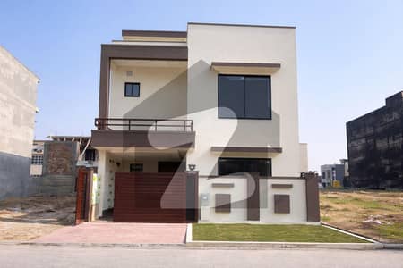 بحریہ ٹاؤن فیز 8 بحریہ ٹاؤن راولپنڈی,راولپنڈی میں 3 کمروں کا 5 مرلہ مکان 2.35 کروڑ میں برائے فروخت۔