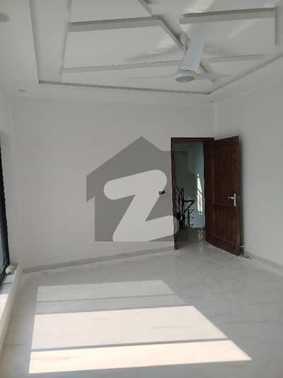 ڈی ایچ اے ڈیفینس فیز 5 ڈی ایچ اے ڈیفینس,اسلام آباد میں 6 کمروں کا 1 کنال مکان 2.6 لاکھ میں کرایہ پر دستیاب ہے۔