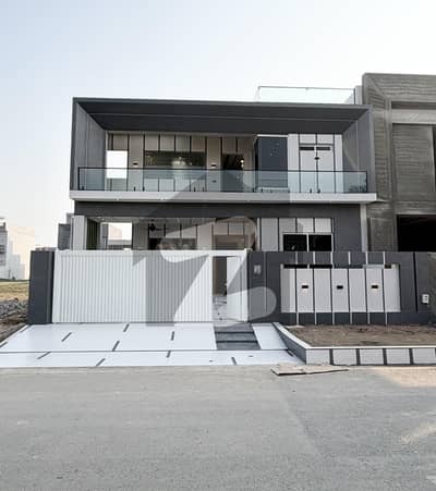 سٹی ہاؤسنگ سوسائٹی سیالکوٹ میں 6 کمروں کا 10 مرلہ مکان 4.75 کروڑ میں برائے فروخت۔