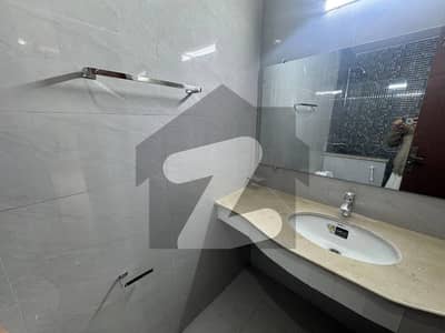 بحریہ ٹاؤن فیز 8 ۔ ابو بکر بلاک بحریہ ٹاؤن فیز 8 ۔ سفاری ویلی,بحریہ ٹاؤن فیز 8,بحریہ ٹاؤن راولپنڈی,راولپنڈی میں 5 کمروں کا 7 مرلہ مکان 3.25 کروڑ میں برائے فروخت۔