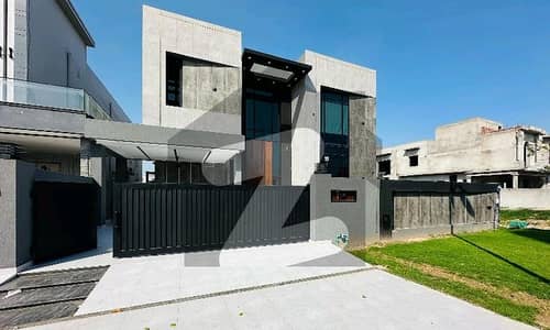 ڈی ایچ اے فیز 7 - بلاک ٹی فیز 7,ڈیفنس (ڈی ایچ اے),لاہور میں 5 کمروں کا 1 کنال مکان 7.5 کروڑ میں برائے فروخت۔