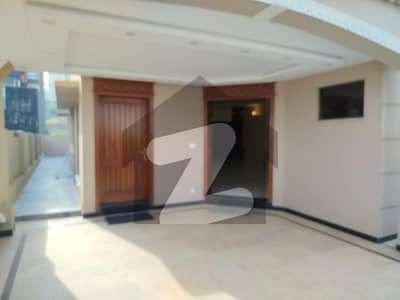 10 Marla Brand New Condition House For Rent