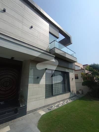 ڈی ایچ اے فیز 6 - بلاک سی فیز 6,ڈیفنس (ڈی ایچ اے),لاہور میں 5 کمروں کا 2 کنال مکان 22.0 کروڑ میں برائے فروخت۔