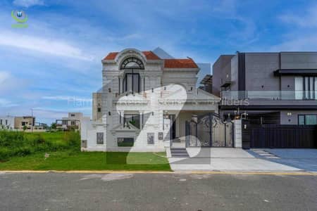 ڈی ایچ اے فیز 7 ڈیفنس (ڈی ایچ اے),لاہور میں 4 کمروں کا 10 مرلہ مکان 7.5 کروڑ میں برائے فروخت۔