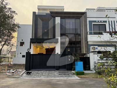 سٹی ہاؤسنگ سوسائٹی گوجرانوالہ میں 4 کمروں کا 5 مرلہ مکان 2.38 کروڑ میں برائے فروخت۔