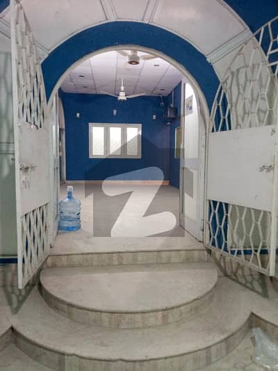 400, SQYARD GROUND FLOOR PORTION AVAILABLE FOR SILENT COMMERCIAL OFFICE USED IT SOFTWARE HOUSE