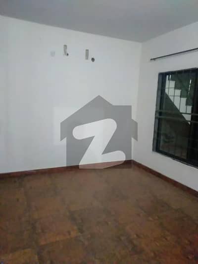 VIP beautiful 10 Marla portion is available for rent in sabzazar scheme lhr