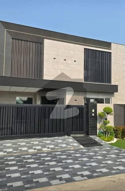 ڈی ایچ اے فیز 7 ڈیفنس (ڈی ایچ اے),لاہور میں 5 کمروں کا 1 کنال مکان 4.0 لاکھ میں کرایہ پر دستیاب ہے۔