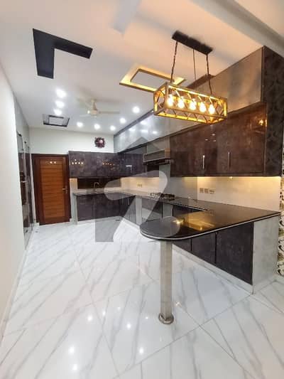 میڈیا ٹاؤن راولپنڈی میں 4 کمروں کا 5 مرلہ مکان 3.7 کروڑ میں برائے فروخت۔