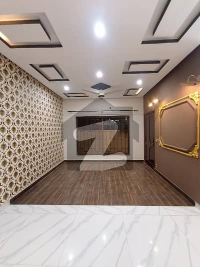 میڈیا ٹاؤن راولپنڈی میں 4 کمروں کا 5 مرلہ مکان 3.7 کروڑ میں برائے فروخت۔