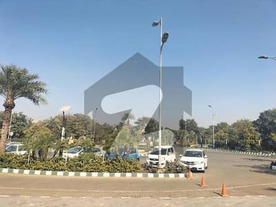 سکھ چین گارڈنز لاہور میں 1 کنال رہائشی پلاٹ 3.35 کروڑ میں برائے فروخت۔