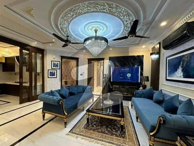 بحریہ ٹاؤن سیکٹر سی بحریہ ٹاؤن,لاہور میں 5 کمروں کا 10 مرلہ مکان 2.2 لاکھ میں کرایہ پر دستیاب ہے۔