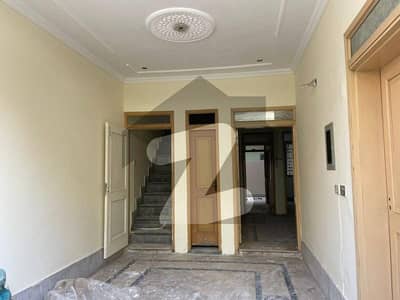 جوہر ٹاؤن فیز 2 جوہر ٹاؤن,لاہور میں 2 کمروں کا 4 مرلہ بالائی پورشن 42.0 ہزار میں کرایہ پر دستیاب ہے۔