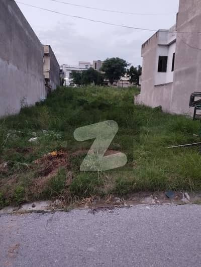 سی بی آر ٹاؤن فیز 1 - بلاک سی سی بی آر ٹاؤن فیز 1,سی بی آر ٹاؤن,اسلام آباد میں 14 مرلہ رہائشی پلاٹ 2.85 کروڑ میں برائے فروخت۔