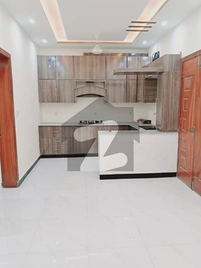 نیول اینکریج - بلاک جی نیول اینکریج,اسلام آباد میں 4 کمروں کا 5 مرلہ مکان 2.6 کروڑ میں برائے فروخت۔