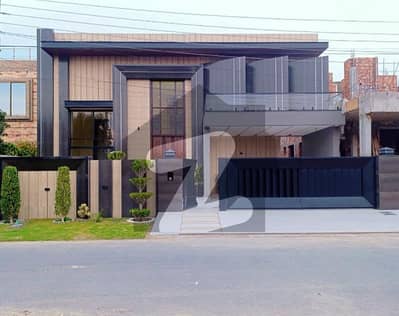 واپڈا ٹاؤن فیز 2 - بلاک کیو واپڈا ٹاؤن فیز 2,واپڈا ٹاؤن,ملتان میں 6 کمروں کا 1 کنال مکان 7.6 کروڑ میں برائے فروخت۔