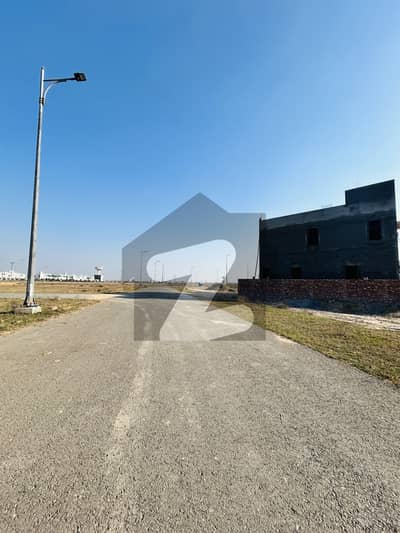 ڈی ایچ اے 9 ٹاؤن - بلاک ای ڈی ایچ اے 9 ٹاؤن,ڈی ایچ اے ڈیفینس,لاہور میں 5 مرلہ رہائشی پلاٹ 1.06 کروڑ میں برائے فروخت۔