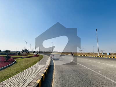 ڈی ایچ اے 9 ٹاؤن - بلاک ای ڈی ایچ اے 9 ٹاؤن,ڈی ایچ اے ڈیفینس,لاہور میں 5 مرلہ رہائشی پلاٹ 1.06 کروڑ میں برائے فروخت۔