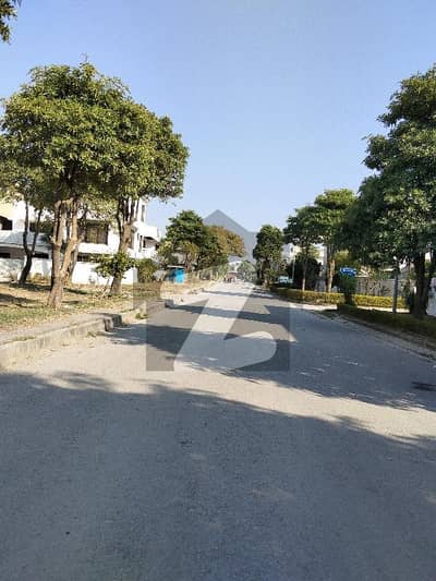 ڈی ایچ اے ڈیفینس فیز 1 ڈی ایچ اے ڈیفینس,اسلام آباد میں 1 کنال رہائشی پلاٹ 4.1 کروڑ میں برائے فروخت۔ ڈی ایچ اے ڈیفینس فیز 1 ڈی ایچ اے ڈیفینس,اسلام آباد میں 1 کنال رہائشی پلاٹ 4.1 کروڑ میں برائے فروخت۔