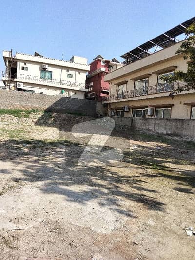 OUT CLASS LOCATION ONE KANAL LEVEL PLOT AVAILABLE FOR SALE