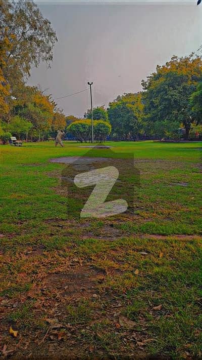 کمرشل براڈوے بلاک ڈی ڈی ایچ اے فیز 8 - کمرشل براڈوے,ڈی ایچ اے فیز 8,ڈیفنس (ڈی ایچ اے),لاہور میں 8 مرلہ کمرشل پلاٹ 9.9 کروڑ میں برائے فروخت۔