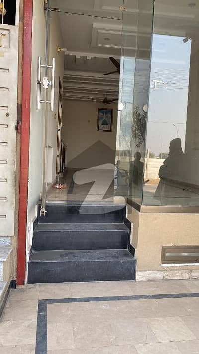 فارمانئیٹس ہاؤسنگ سکیم لاہور میں 2 مرلہ Studio دفتر 40.0 ہزار میں کرایہ پر دستیاب ہے۔