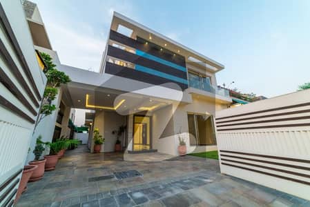 ڈی ایچ اے فیز 5 - بلاک کے فیز 5,ڈیفنس (ڈی ایچ اے),لاہور میں 4 کمروں کا 10 مرلہ مکان 2.1 لاکھ میں کرایہ پر دستیاب ہے۔