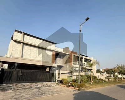 ڈی ایچ اے فیز 6 - بلاک ایل فیز 6,ڈیفنس (ڈی ایچ اے),لاہور میں 5 کمروں کا 1 کنال مکان 26.0 کروڑ میں برائے فروخت۔