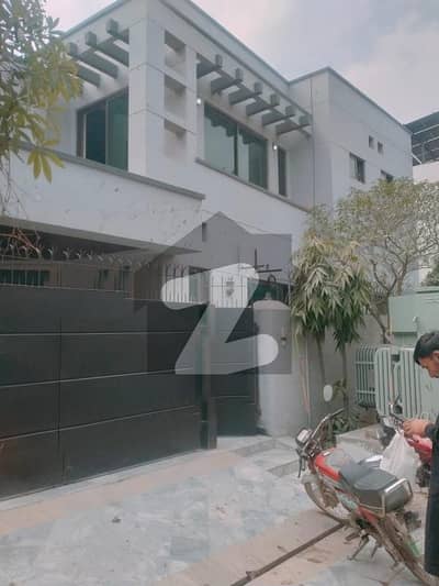 ڈی ایچ اے فیز 5 - بلاک ڈی فیز 5,ڈیفنس (ڈی ایچ اے),لاہور میں 4 کمروں کا 10 مرلہ مکان 2.2 لاکھ میں کرایہ پر دستیاب ہے۔ ڈی ایچ اے فیز 5 - بلاک ڈی فیز 5,ڈیفنس (ڈی ایچ اے),لاہور میں 4 کمروں کا 10 مرلہ مکان 2.2 لاکھ میں کرایہ پر دستیاب ہے۔