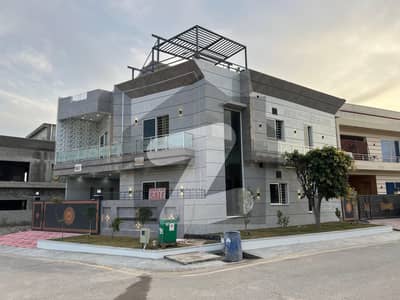 فیصل ٹاؤن - ایف ۔ 18 اسلام آباد میں 4 کمروں کا 8 مرلہ مکان 4.0 کروڑ میں برائے فروخت۔