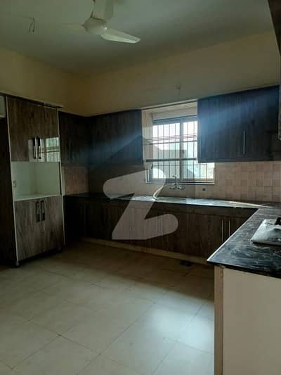 ای ایم ای سوسائٹی لاہور میں 7 کمروں کا 1 کنال مکان 3.0 لاکھ میں کرایہ پر دستیاب ہے۔