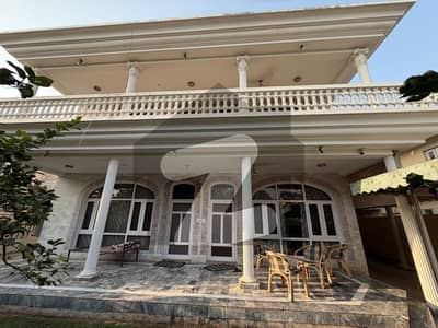 ایف ۔ 10/2 ایف ۔ 10,اسلام آباد میں 7 کمروں کا 1 کنال مکان 26.5 کروڑ میں برائے فروخت۔