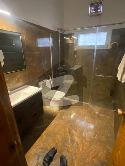 ایف ۔ 10/2 ایف ۔ 10,اسلام آباد میں 7 کمروں کا 1 کنال مکان 26.5 کروڑ میں برائے فروخت۔