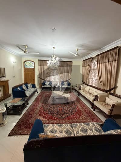 ایف ۔ 10/2 ایف ۔ 10,اسلام آباد میں 7 کمروں کا 1 کنال مکان 26.5 کروڑ میں برائے فروخت۔