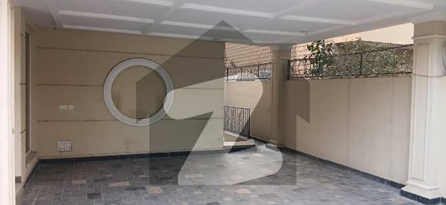 ایف ۔ 7/2 ایف ۔ 7,اسلام آباد میں 8 کمروں کا 1 کنال مکان 22.0 لاکھ میں کرایہ پر دستیاب ہے۔