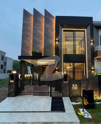 ڈی ایچ اے 9 ٹاؤن ڈیفنس (ڈی ایچ اے),لاہور میں 3 کمروں کا 5 مرلہ مکان 2.35 کروڑ میں برائے فروخت۔