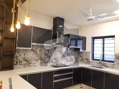 بحریہ ٹاؤن فیز 8 بحریہ ٹاؤن راولپنڈی,راولپنڈی میں 3 کمروں کا 5 مرلہ مکان 1.85 کروڑ میں برائے فروخت۔