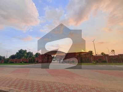 Beautiful Location 20 Marla Park Facing Plot In FDA City Block B4.