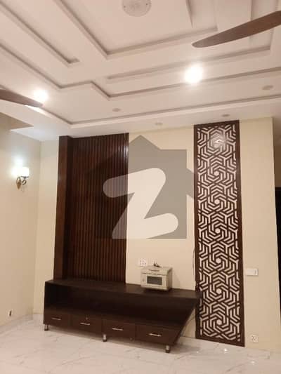 ڈی ایچ اے 11 رہبر لاہور میں 5 کمروں کا 10 مرلہ مکان 1.5 لاکھ میں کرایہ پر دستیاب ہے۔