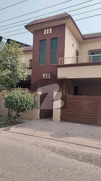 عسکری 11 عسکری,لاہور میں 4 کمروں کا 10 مرلہ مکان 5.45 کروڑ میں برائے فروخت۔