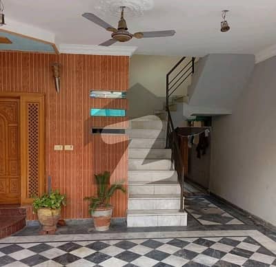 جوہر ٹاؤن فیز 1 - بلاک جی جوہر ٹاؤن فیز 1,جوہر ٹاؤن,لاہور میں 5 کمروں کا 10 مرلہ مکان 4.25 کروڑ میں برائے فروخت۔