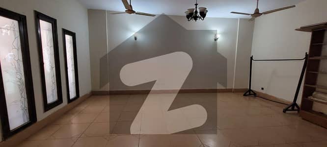 کلفٹن ۔ بلاک 7 کلفٹن,کراچی میں 3 کمروں کا 8 مرلہ فلیٹ 3.4 کروڑ میں برائے فروخت۔