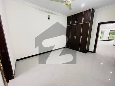 بحریہ ٹاؤن فیز 8 بحریہ ٹاؤن راولپنڈی,راولپنڈی میں 4 کمروں کا 7 مرلہ مکان 2.75 کروڑ میں برائے فروخت۔